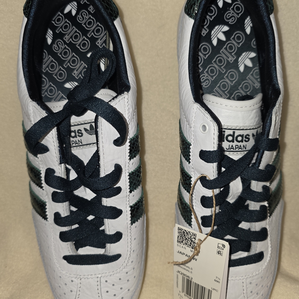🌟🌟Adidas Japan White Sneakers🌟🌟 - Picture 3 of 4